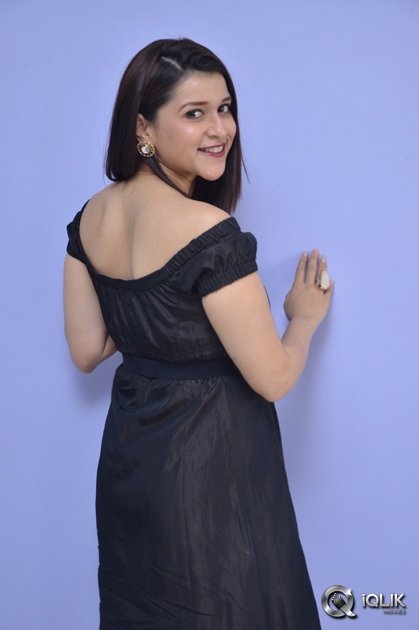 Mannara-Chopra-at-Rogue-Movie-Success-Meet